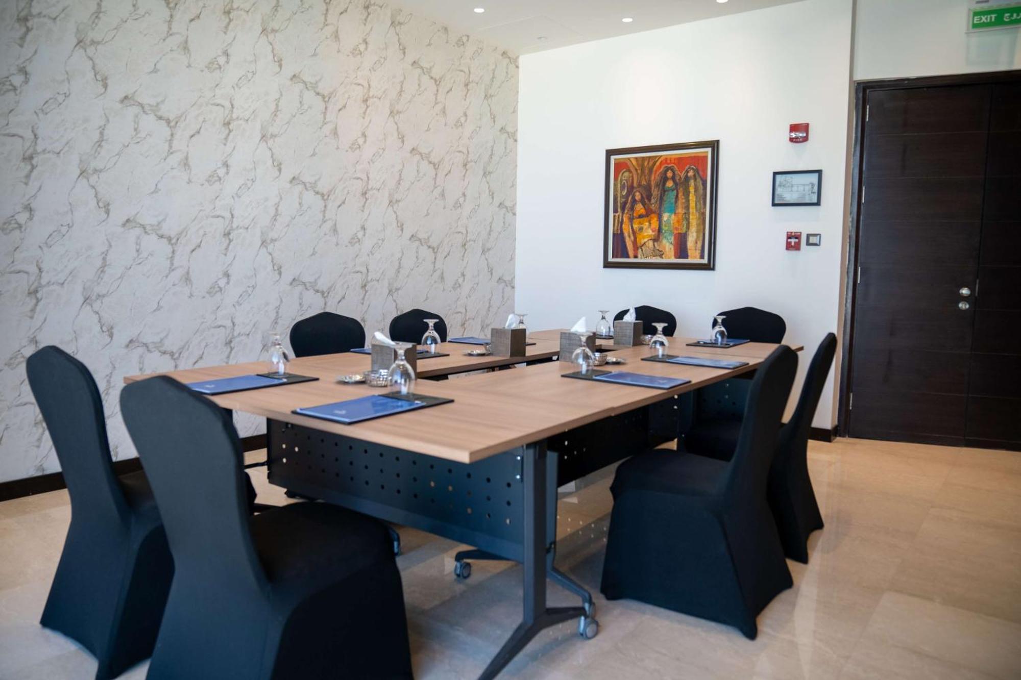 Готель Hilton Амман Екстер'єр фото Meeting room at the hotel