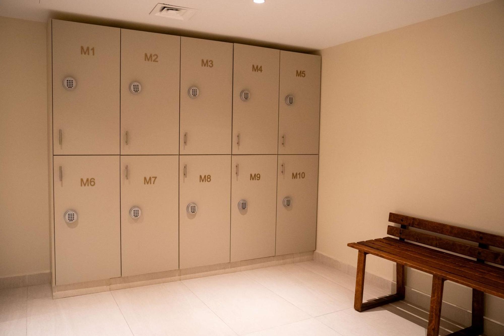 Готель Hilton Амман Екстер'єр фото A locker room