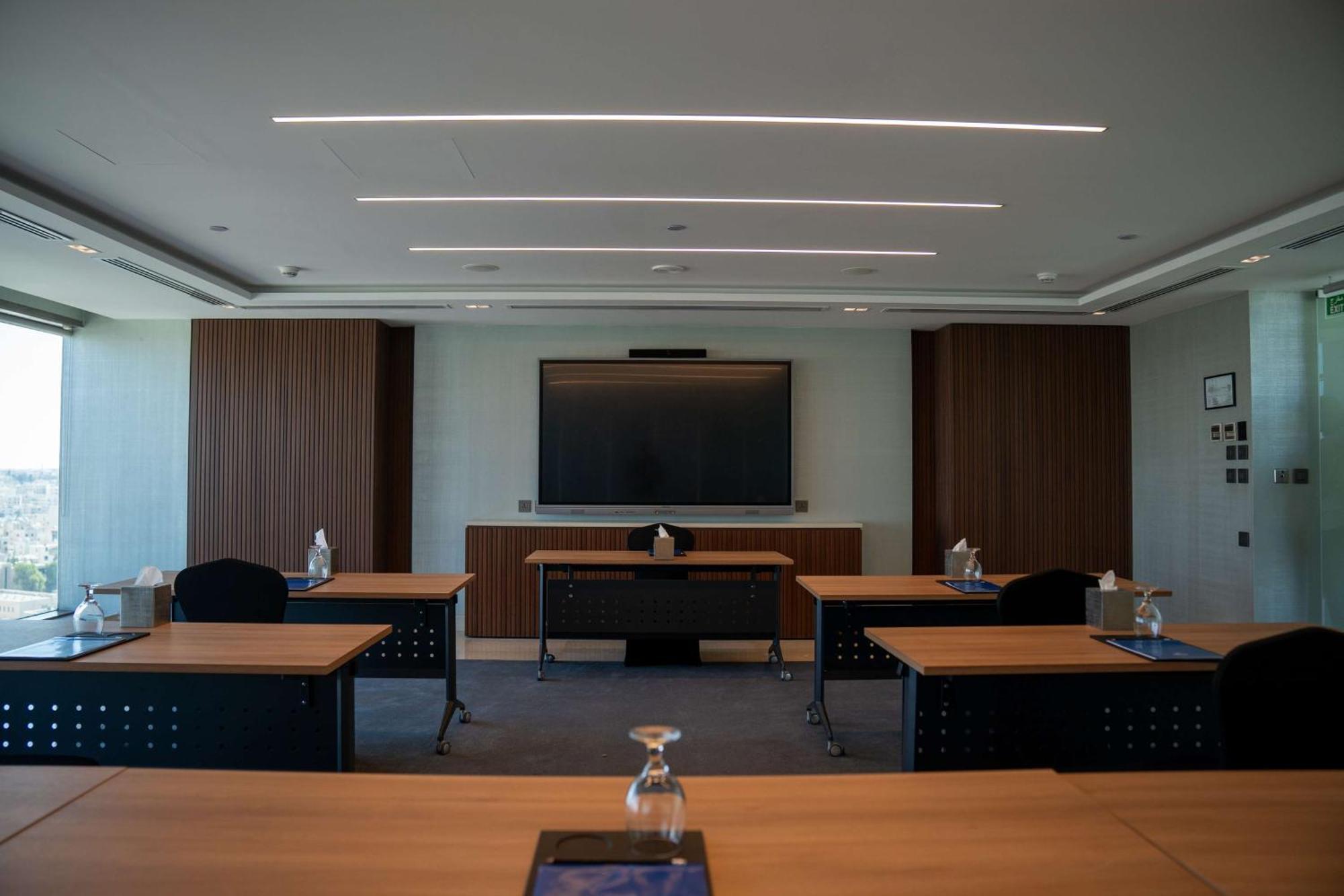 Готель Hilton Амман Екстер'єр фото A meeting room at the World Trade Center