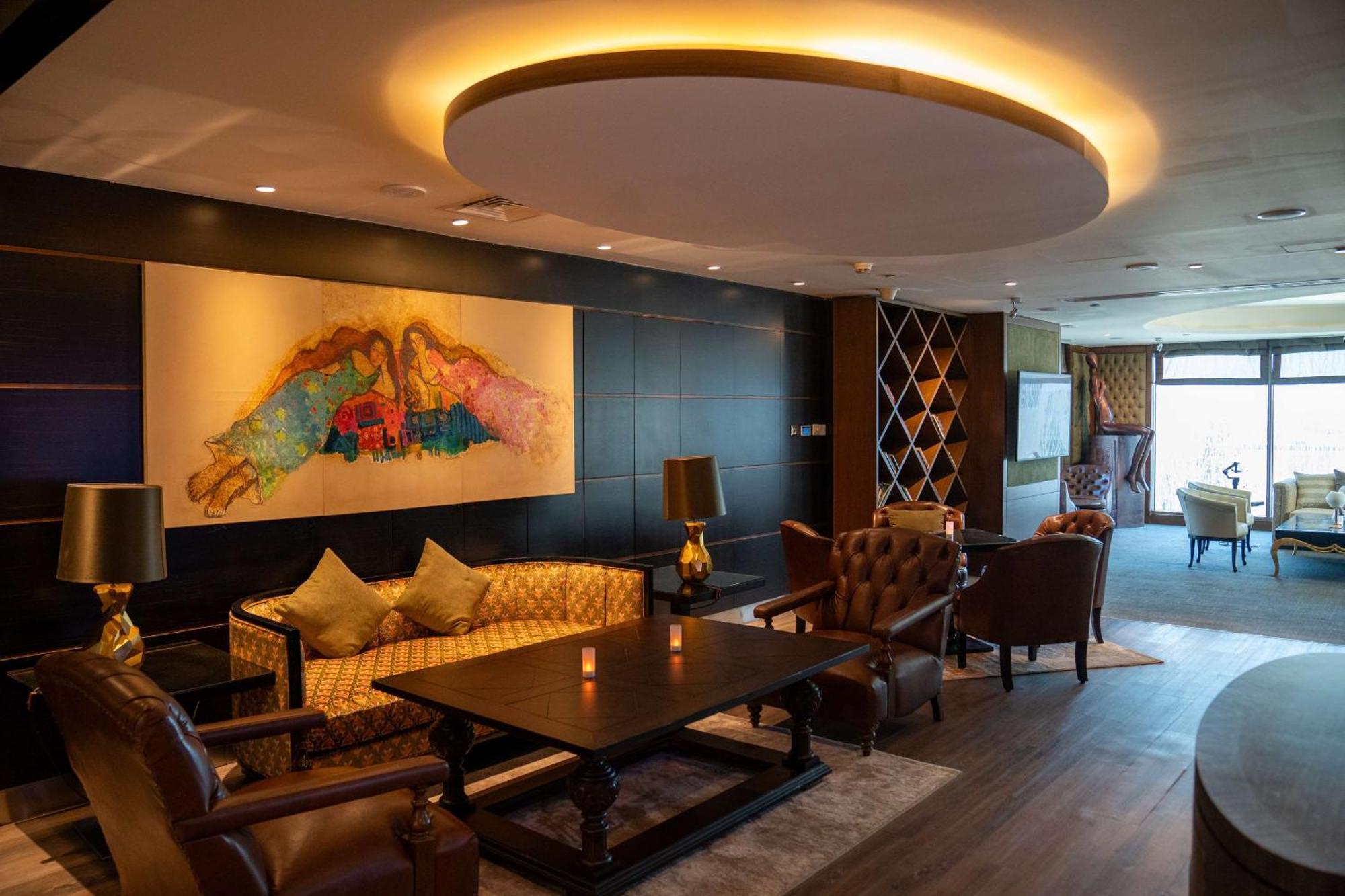 Готель Hilton Амман Екстер'єр фото The lounge at the airport